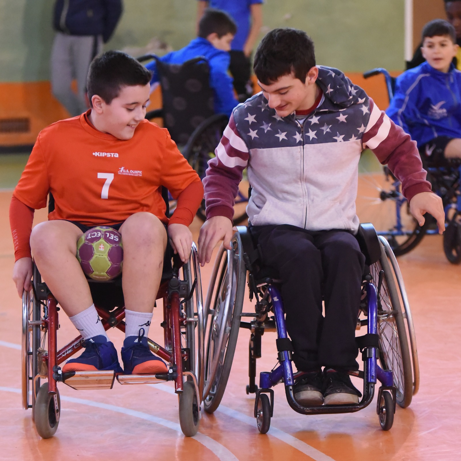 Pallamano in carrozzina, momento di gioco